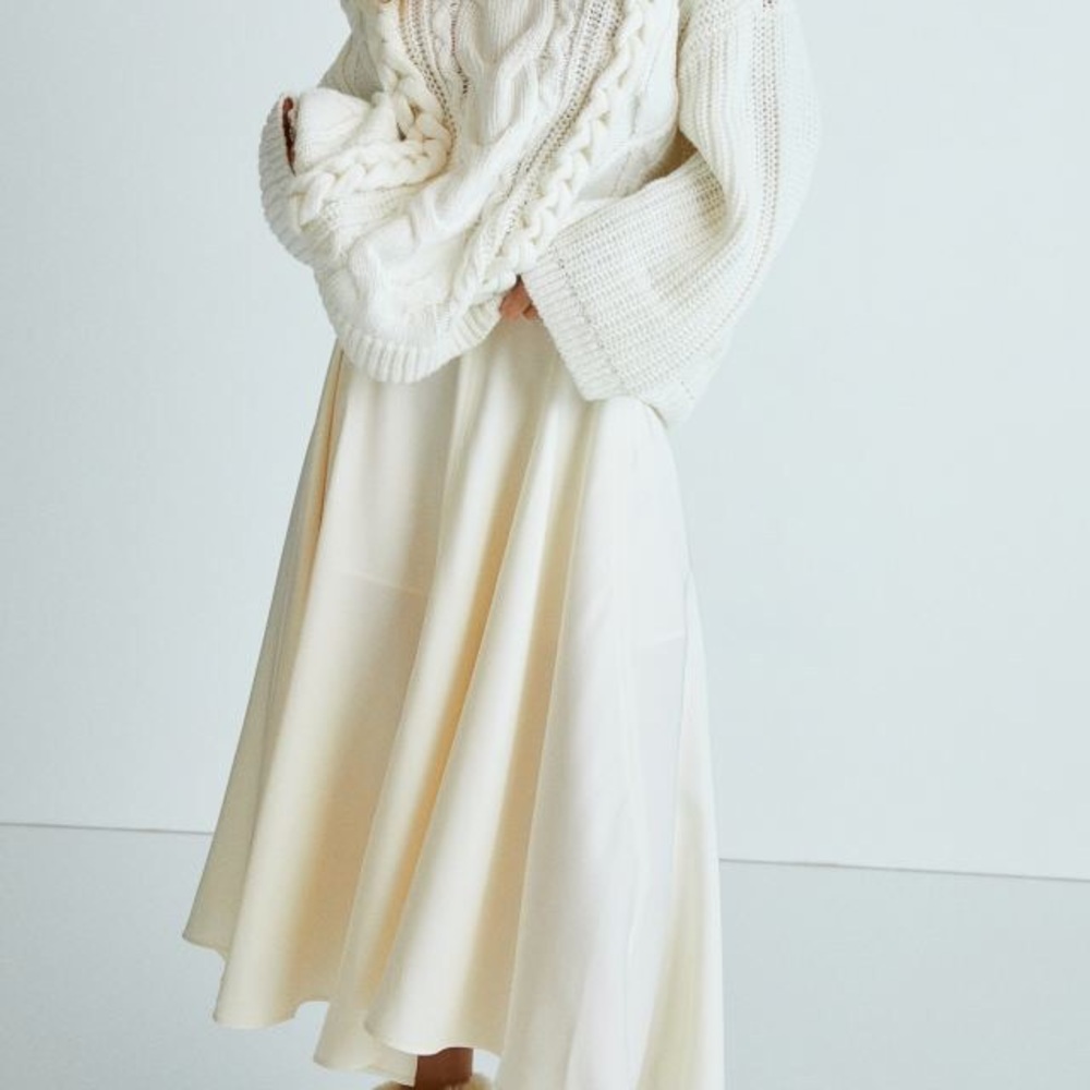 H&M off white circle midi skirt